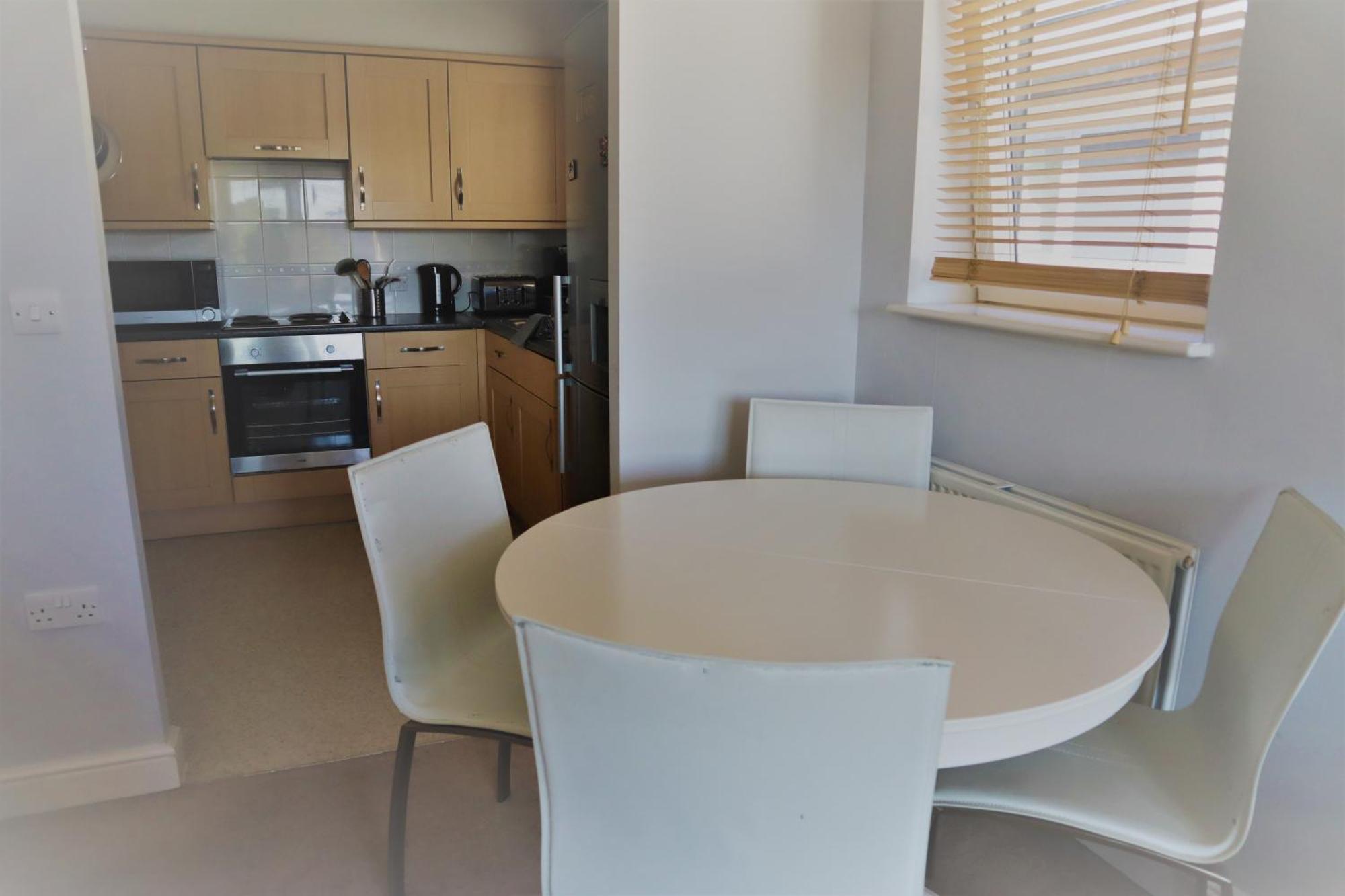 2Br Apt In Crawley W Parking - Near Gatwick Daire Dış mekan fotoğraf